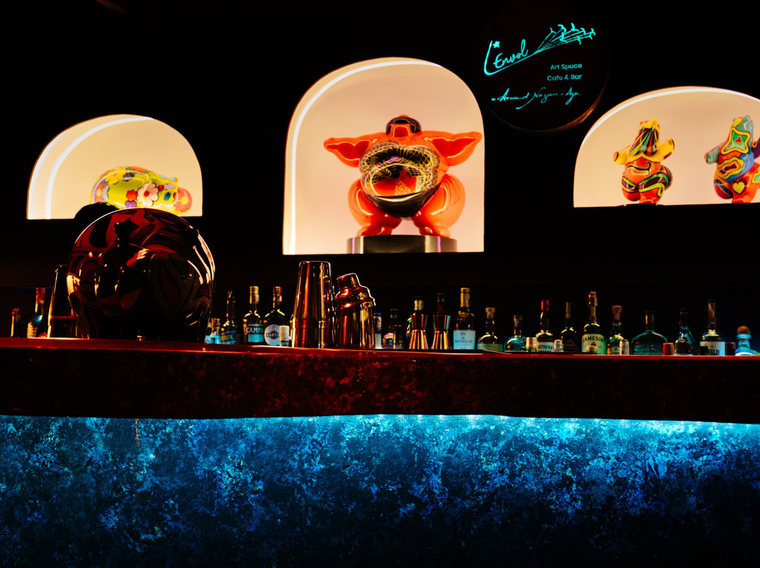 Vol De Nuit, The Hidden Bar