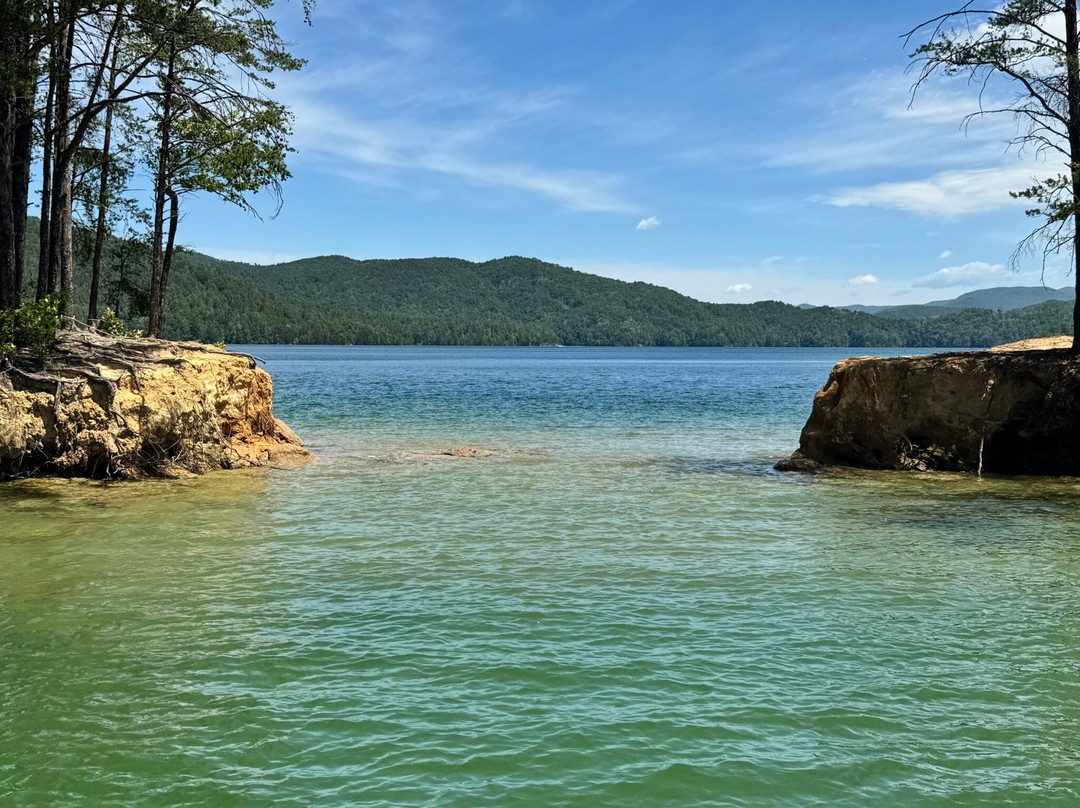 Southern Outlaw Adventures - Lake Jocassee Boat Tours景点图片