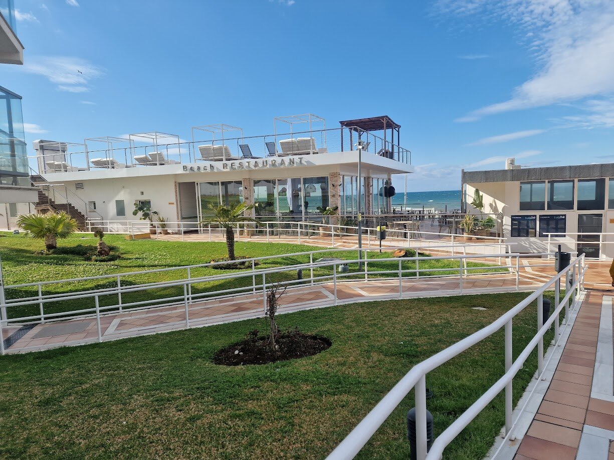 Globales Playa Estepona-泳池