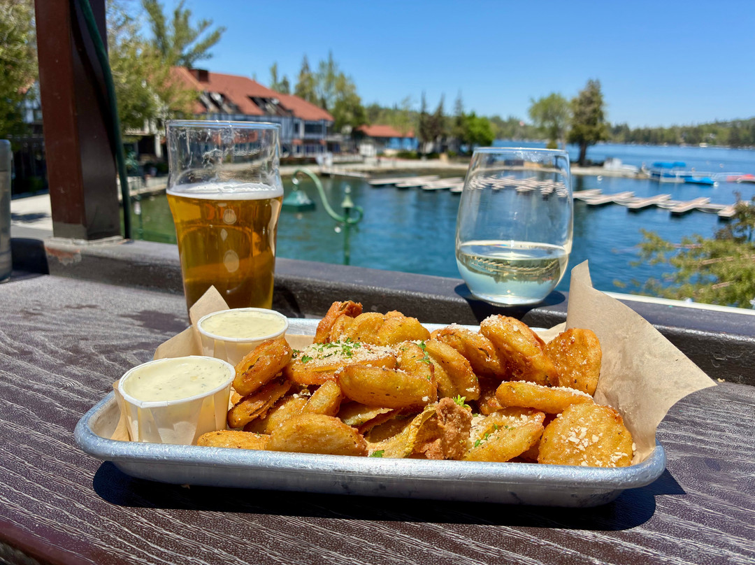 The Sky View Inn主图