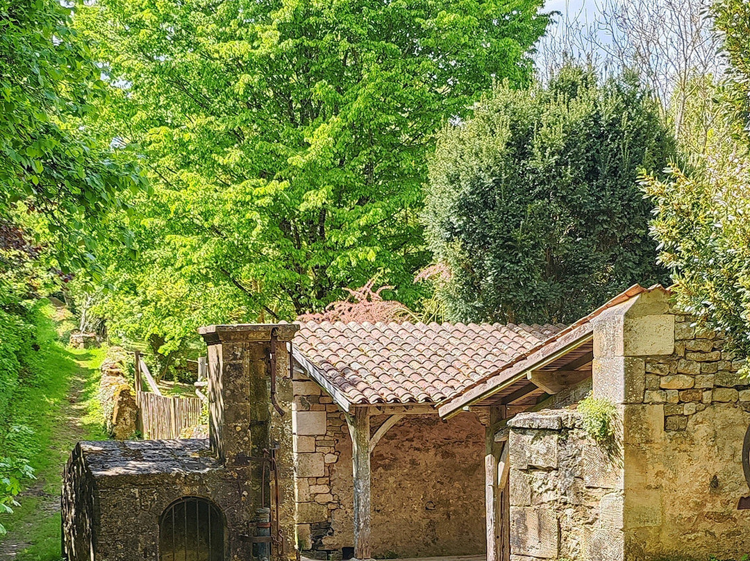Le Lavoir Et La Fontaine Lunar-Saint-Pompain必去景点