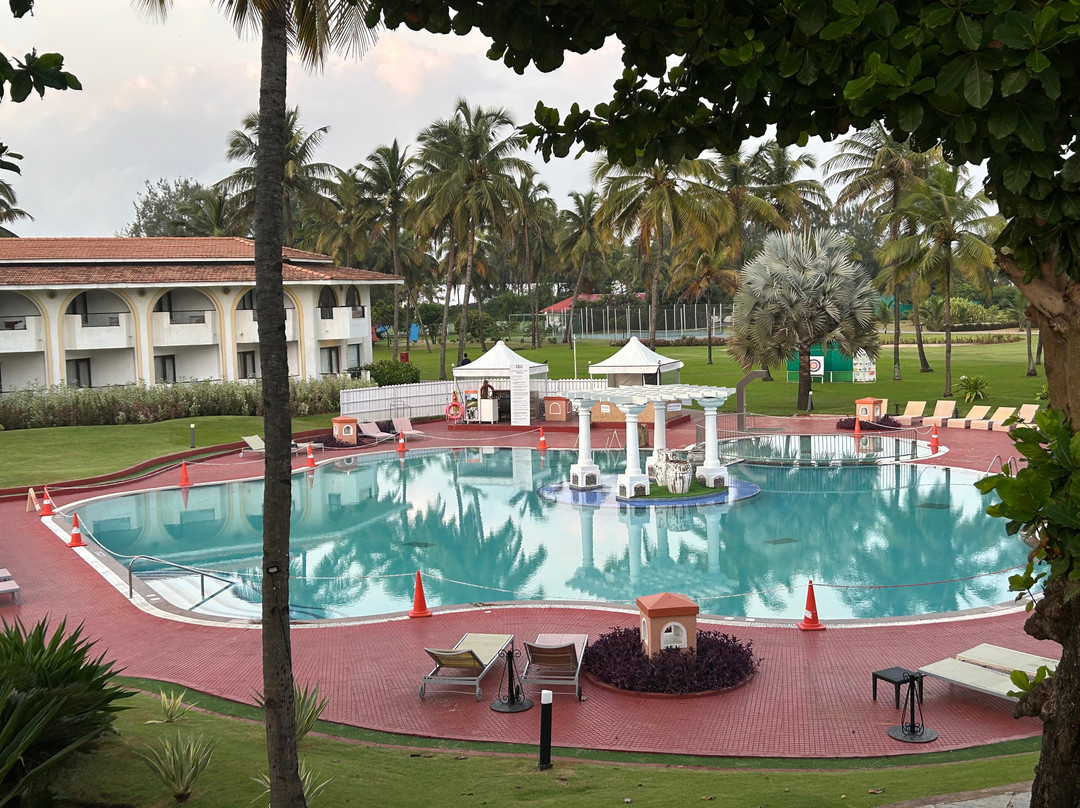 果阿度假胜地假日酒店主图