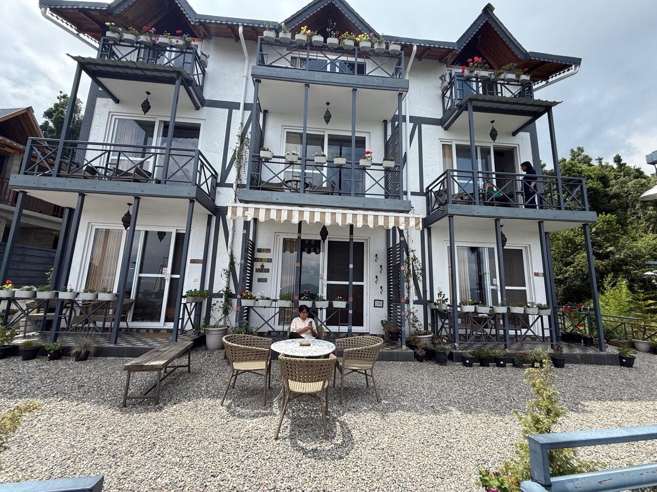 Tudor House-官方