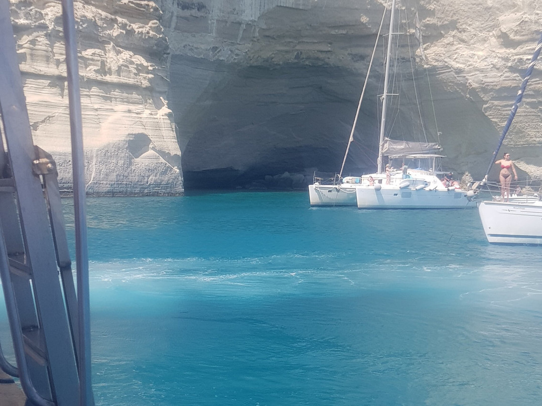 Delfinia boat tours - half day-米洛斯岛必去景点