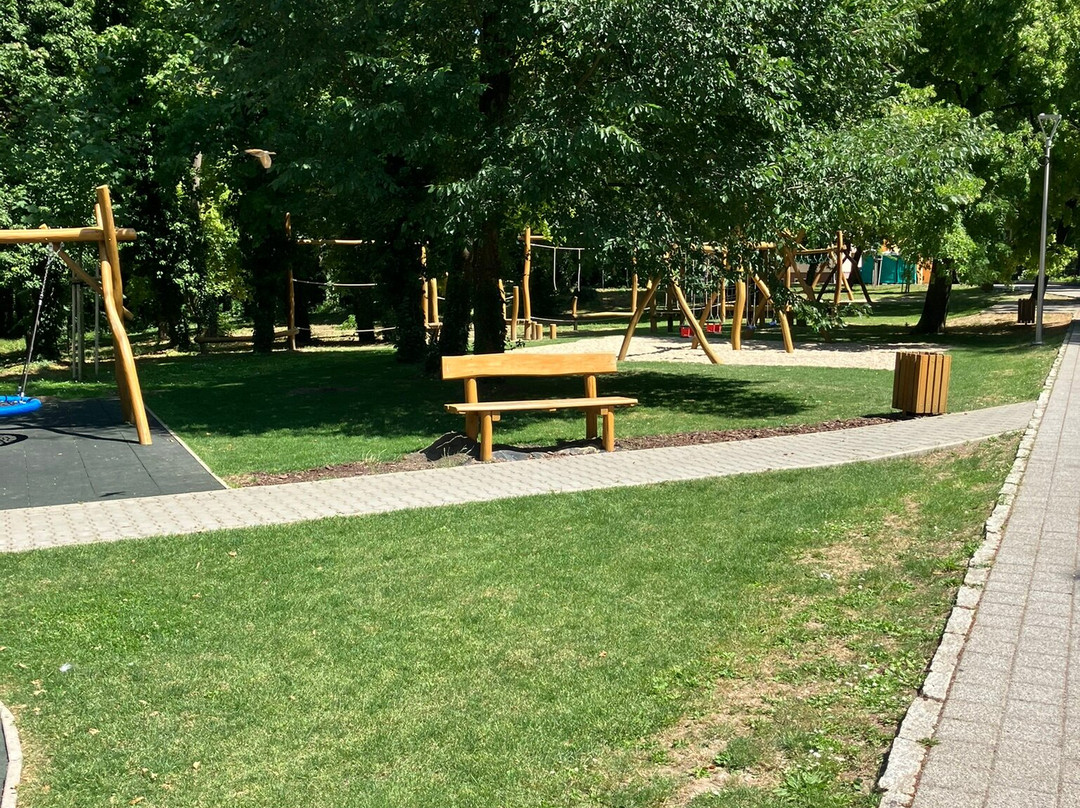 Spielplatz Park-Mojmirovce必去景点