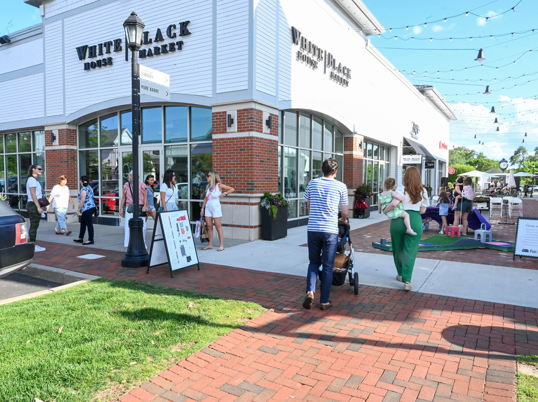 The Shoppes at Farmington Valley-Canton必去景点