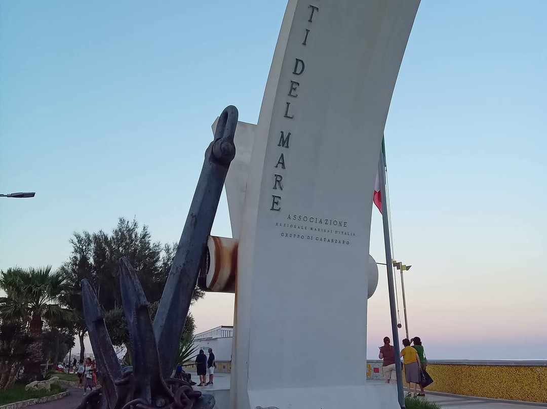 Monumento Ai Caduti Del Mare-Catanzaro Lido必去景点