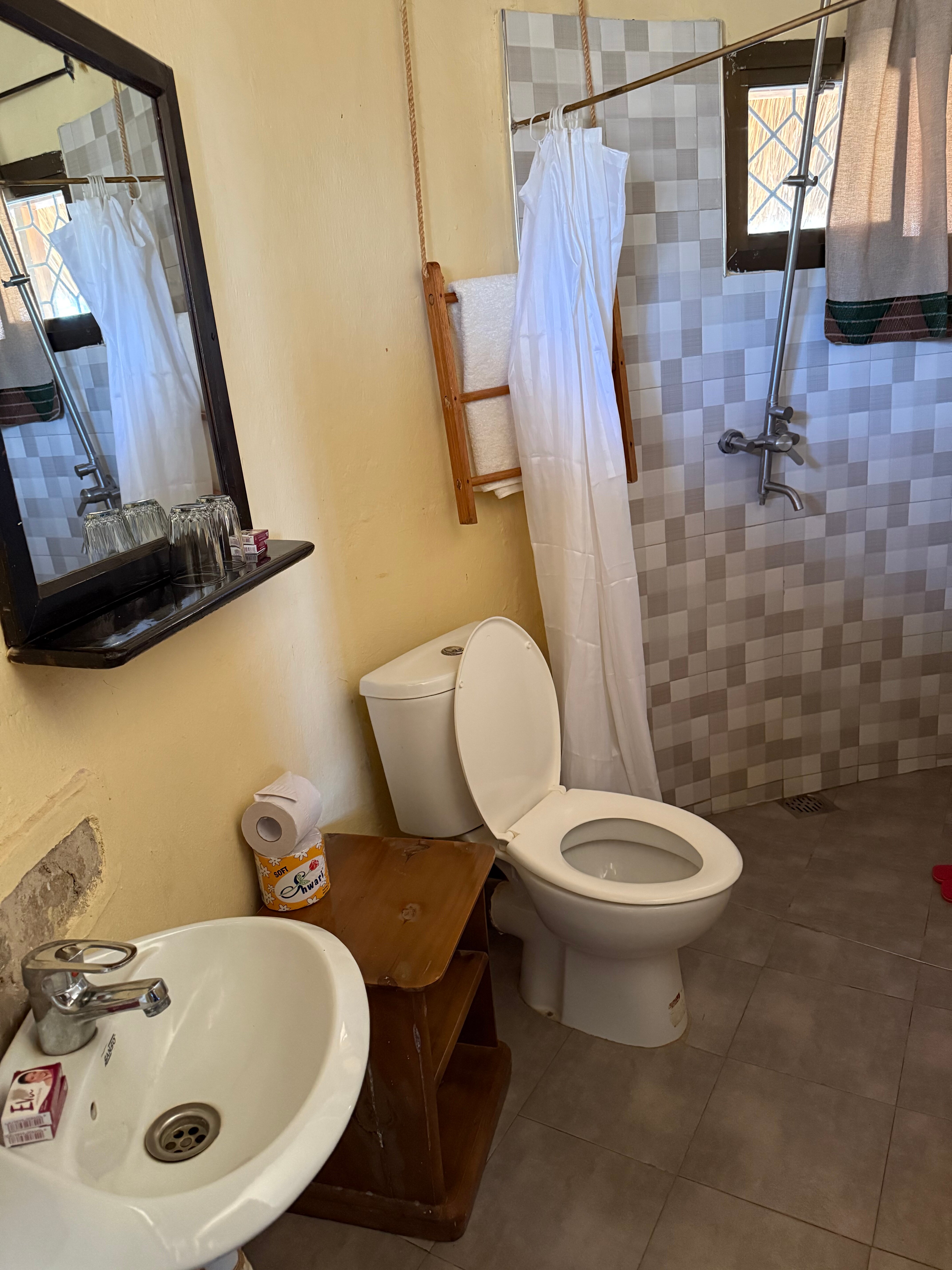 Ruaha Hilltop Lodge-浴室