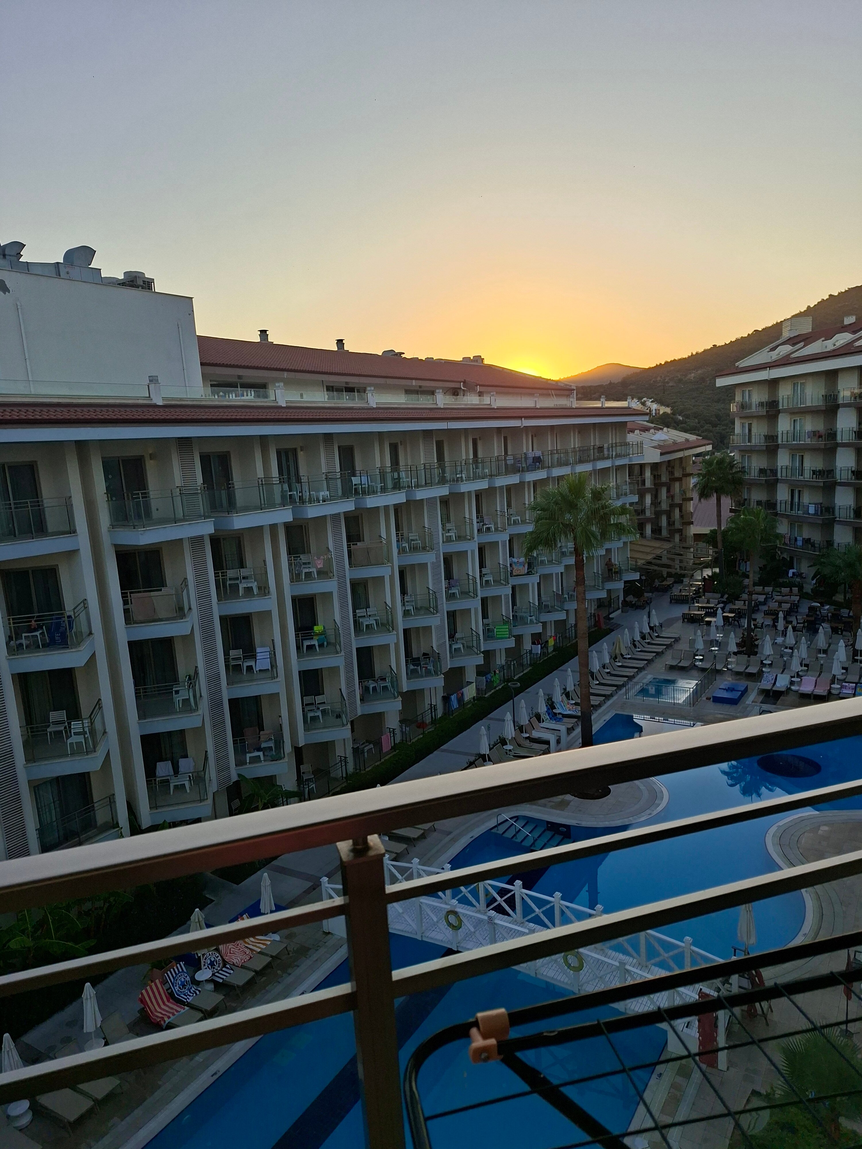 Ramada Hotel & Suites by Wyndham Kusadasi-官方