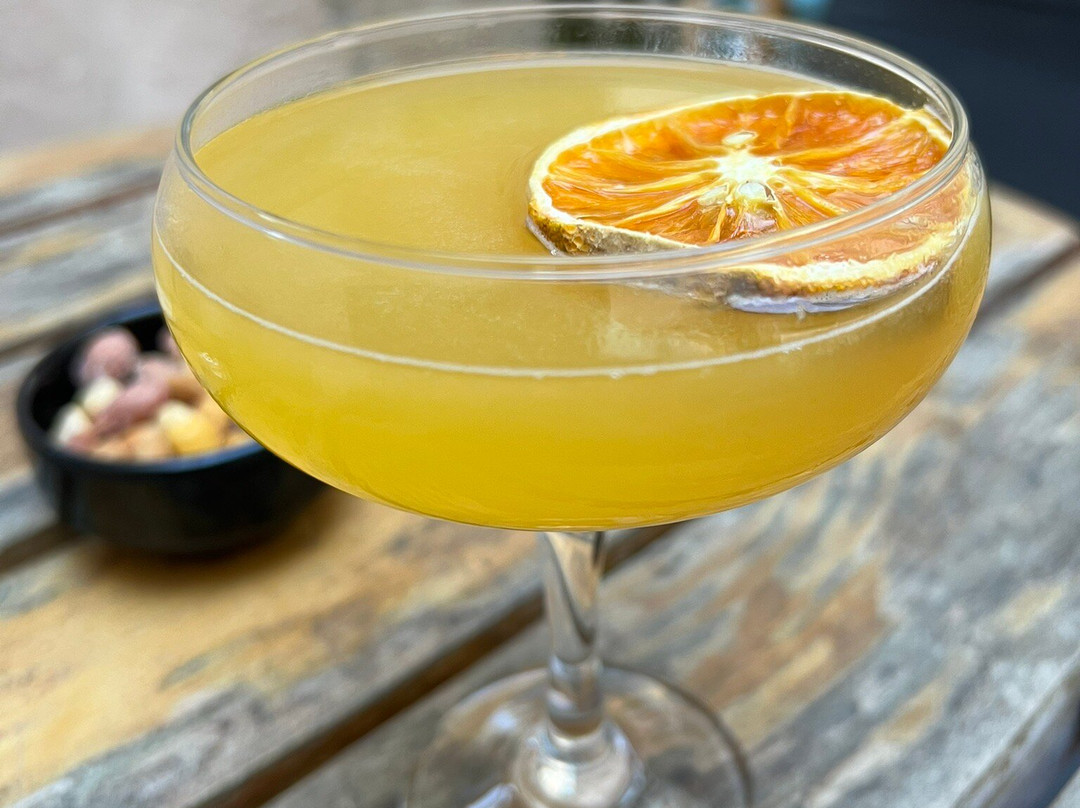 Sinagogi open air bar-干尼亚必去景点