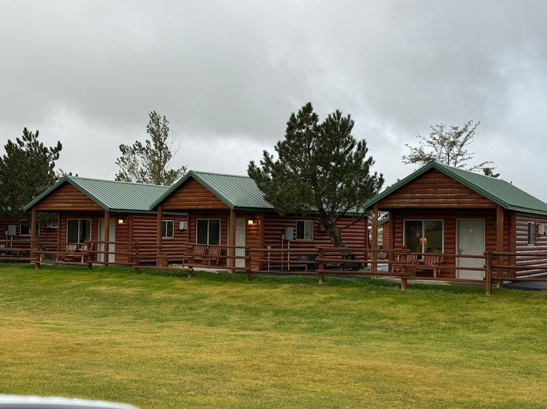 Frontier Cabins Motel主图