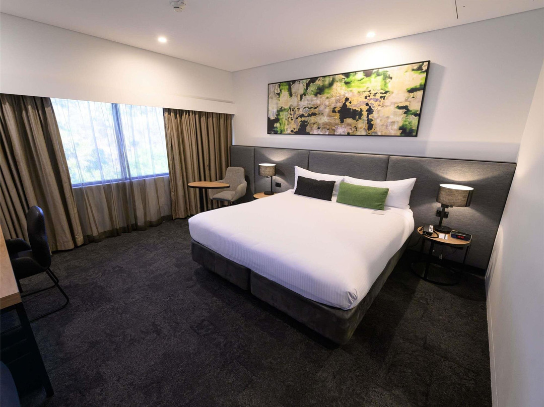 彭里斯美居酒店主图