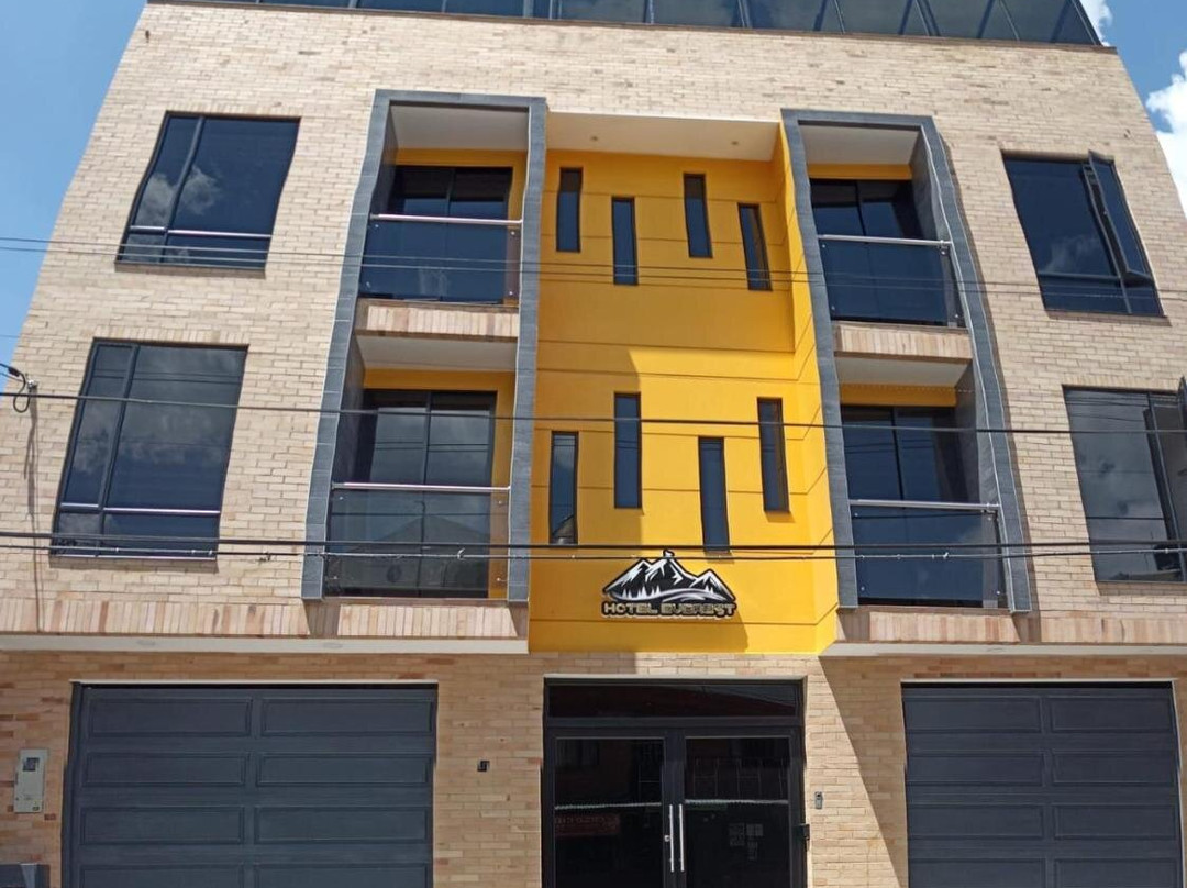 Hotel Everest Chia Oficial