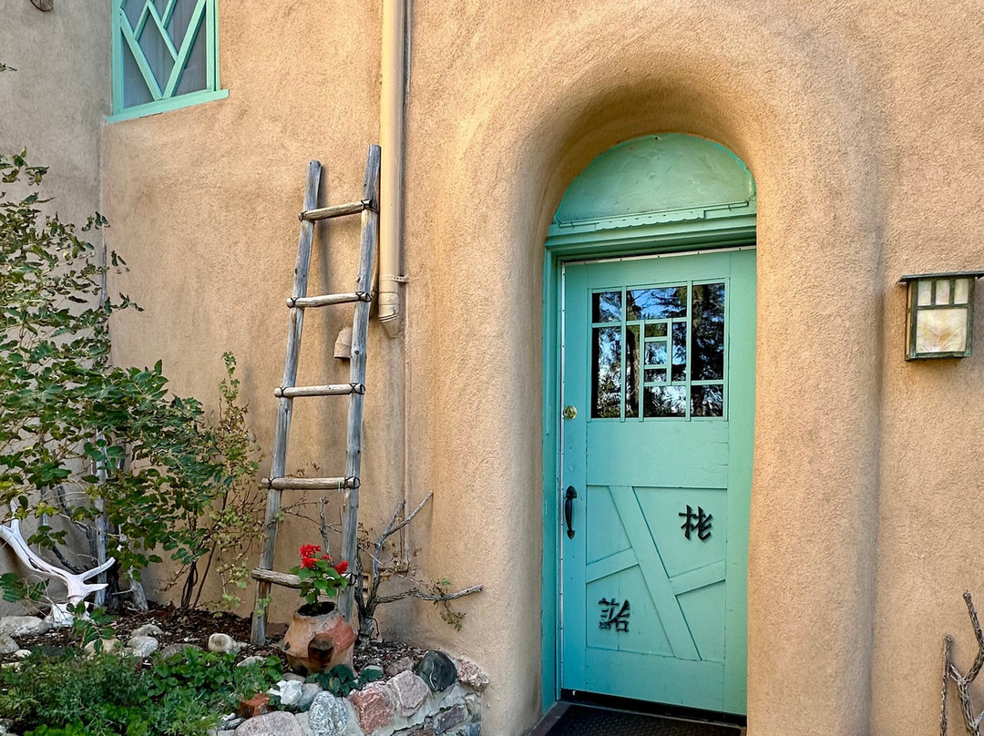 Inn of the Turquoise Bear主图