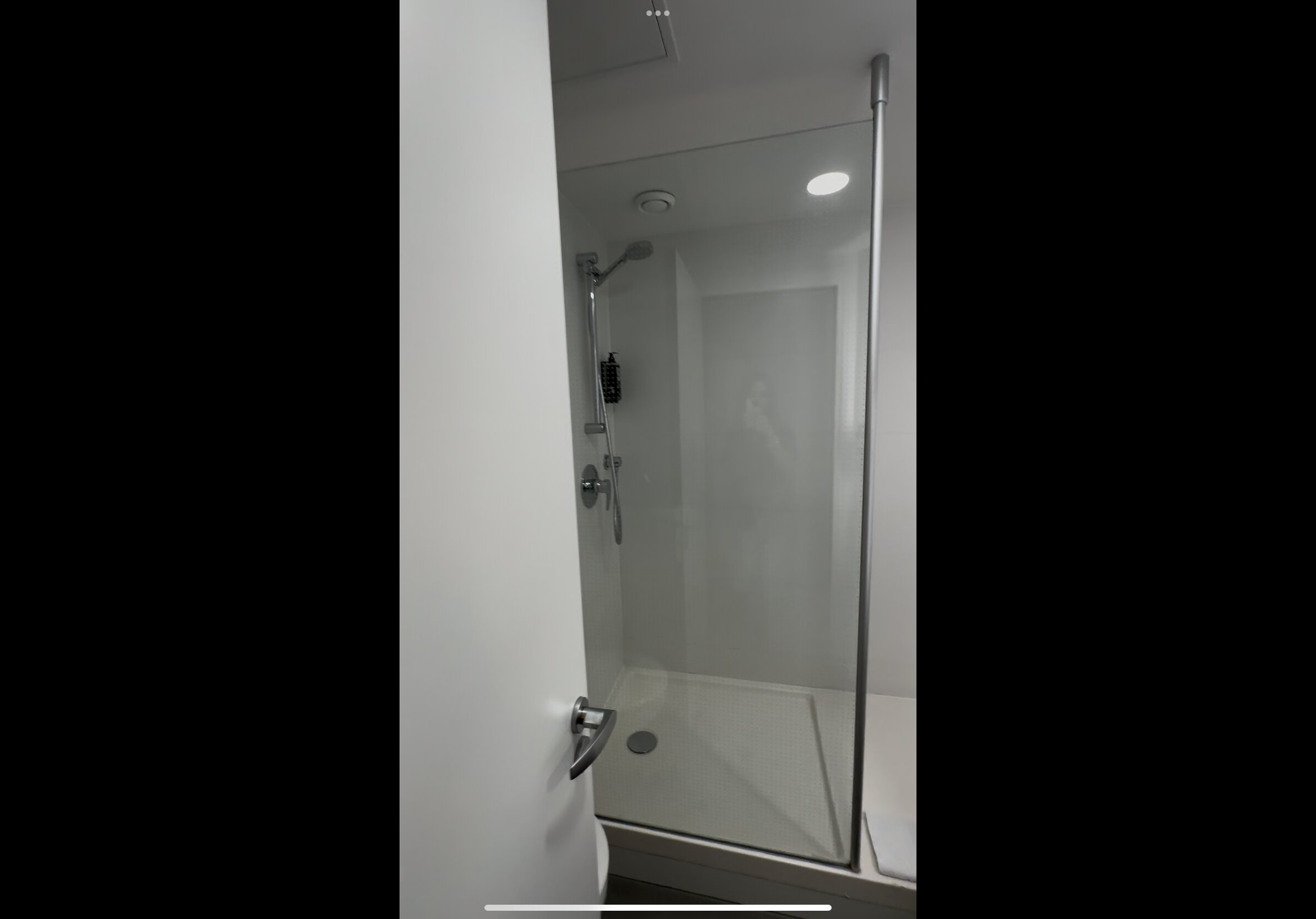 宜必思巴塞罗那科尔内亚酒店-浴室