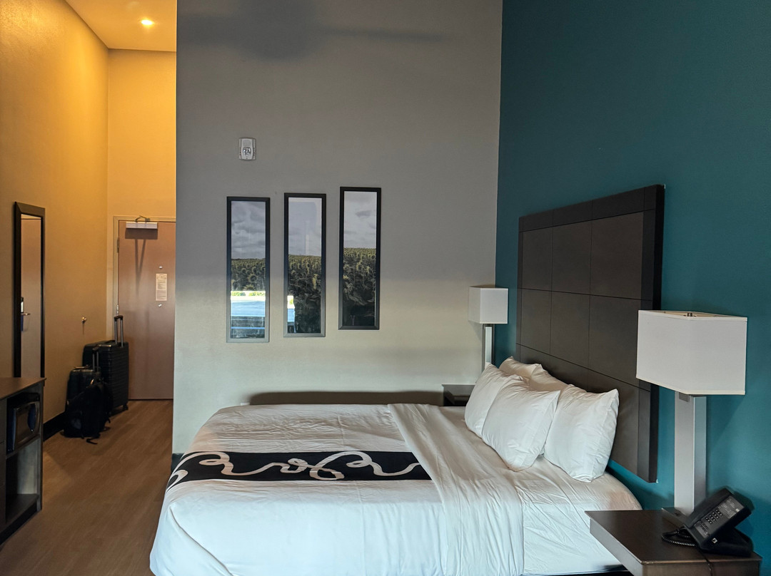 西孟斐斯拉昆塔温德姆套房酒店主图