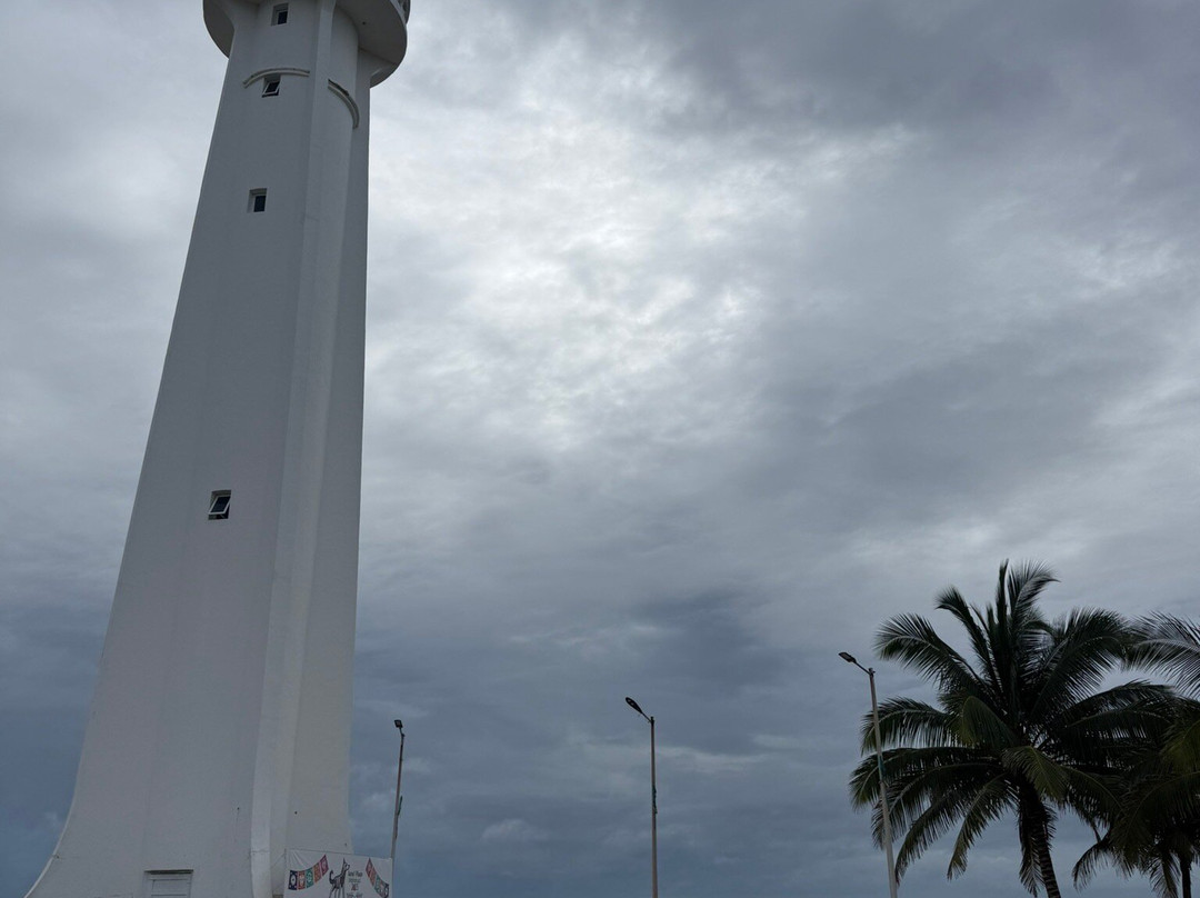 Mayahual Red Shirts Golf Carts-Mahahual必去景点