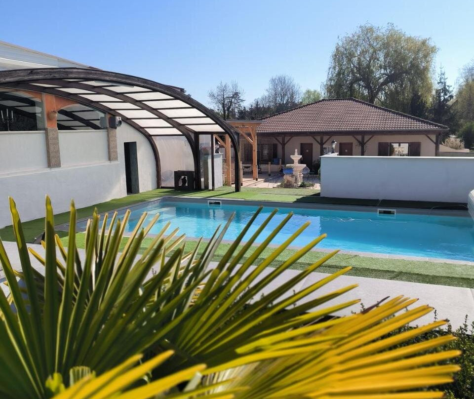 Pesmes酒店住宿-Hôtel Le Saint Antoine