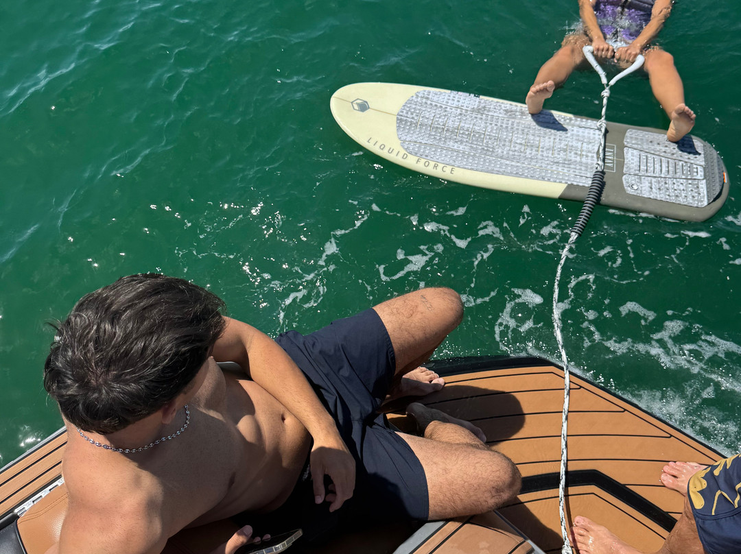 Gold Coast Wake Boat Adventures-拉布拉多必去景点