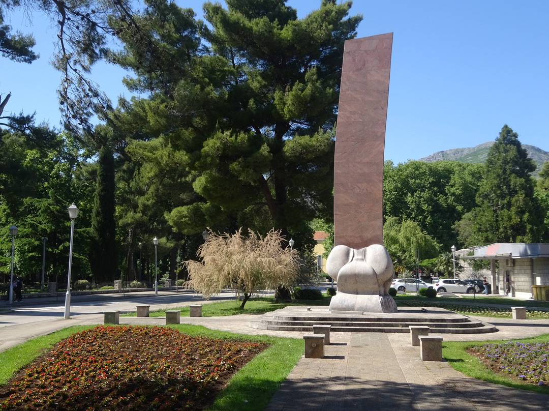 Monument to the Soldiers Killed in the Defense of the City-特雷比涅必去景点