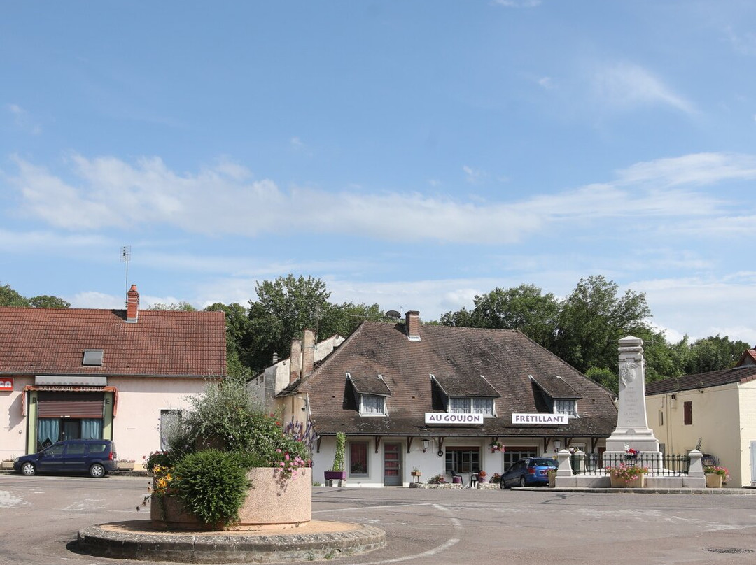 Le Monuments aux morts de Navilly-Navilly必去景点