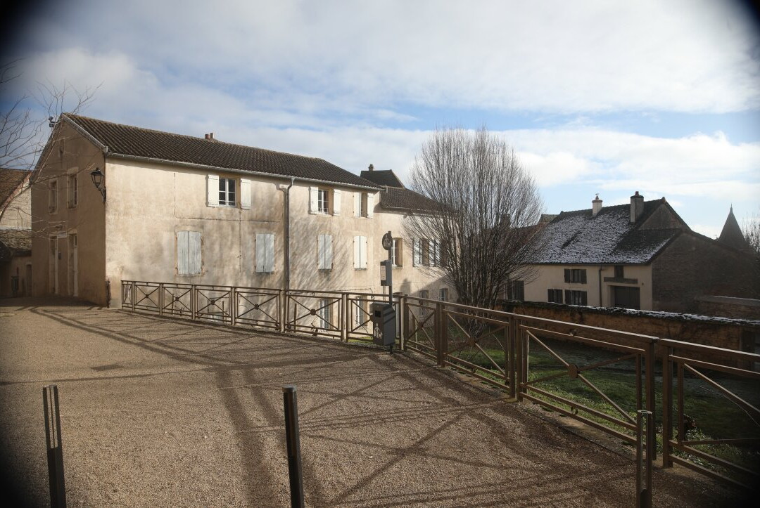 Place de l'église-Givry必去景点