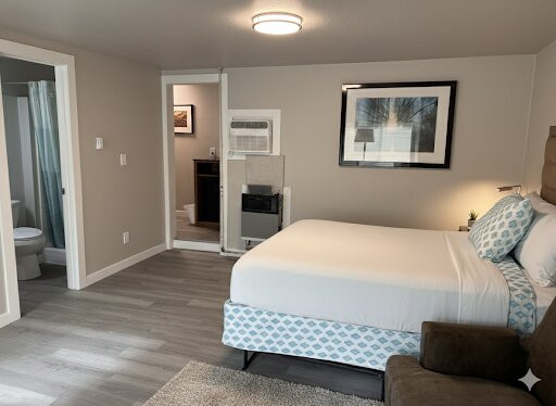 Longmont Lodge & Rv Park