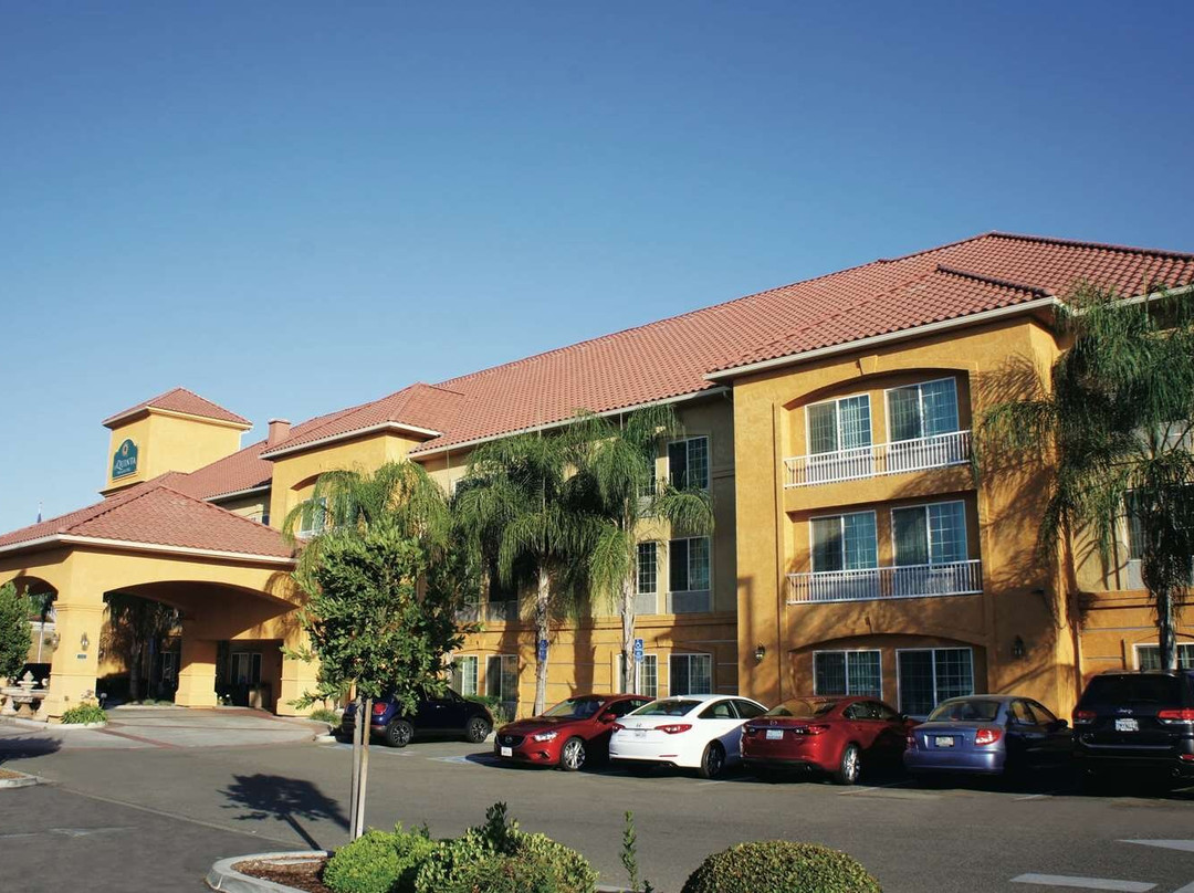 福勒拉昆塔温德姆套房酒店