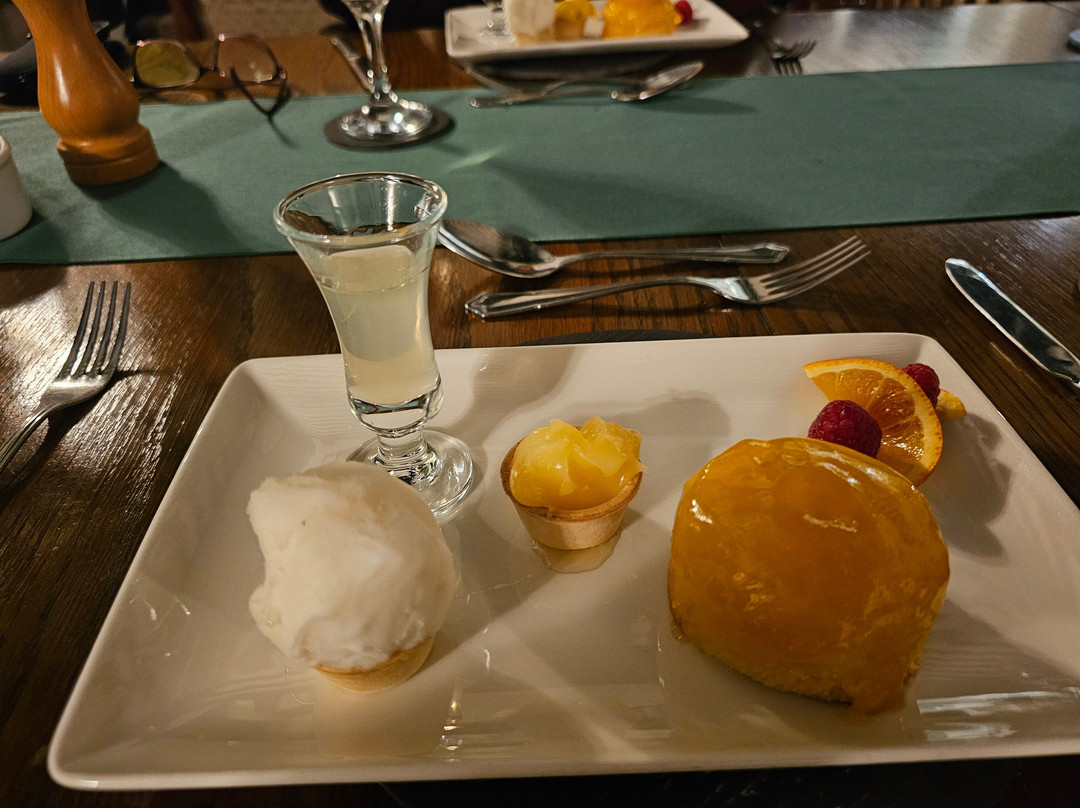 校舍餐厅和酒店主图