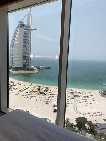 迪拜卓美亚海滩酒店主图