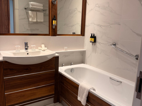 湖畔酒店及休闲中心主图