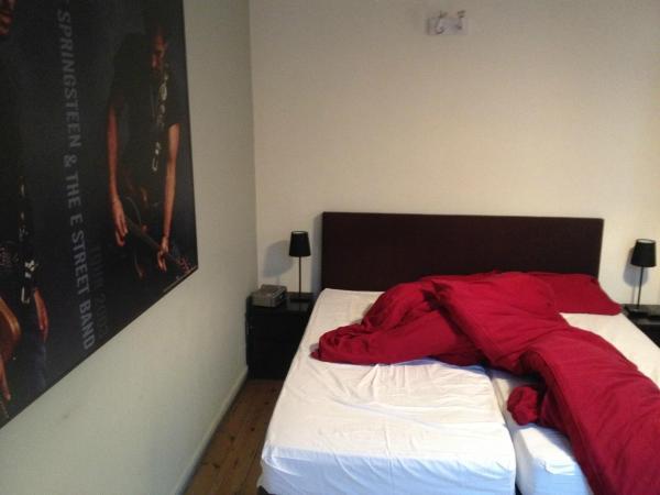 因为夜晚城市旅馆-客卧