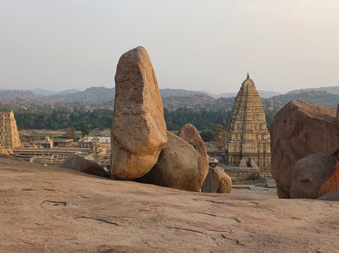 Hemakuta Hill Temple Complex-亨比必去景点