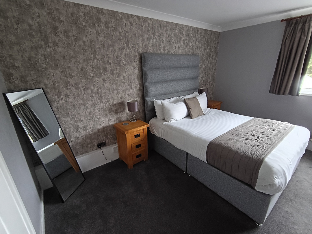 The Oaklands Hotel主图