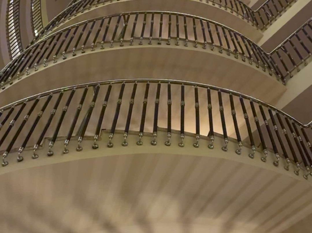 拉若自由酒店主图