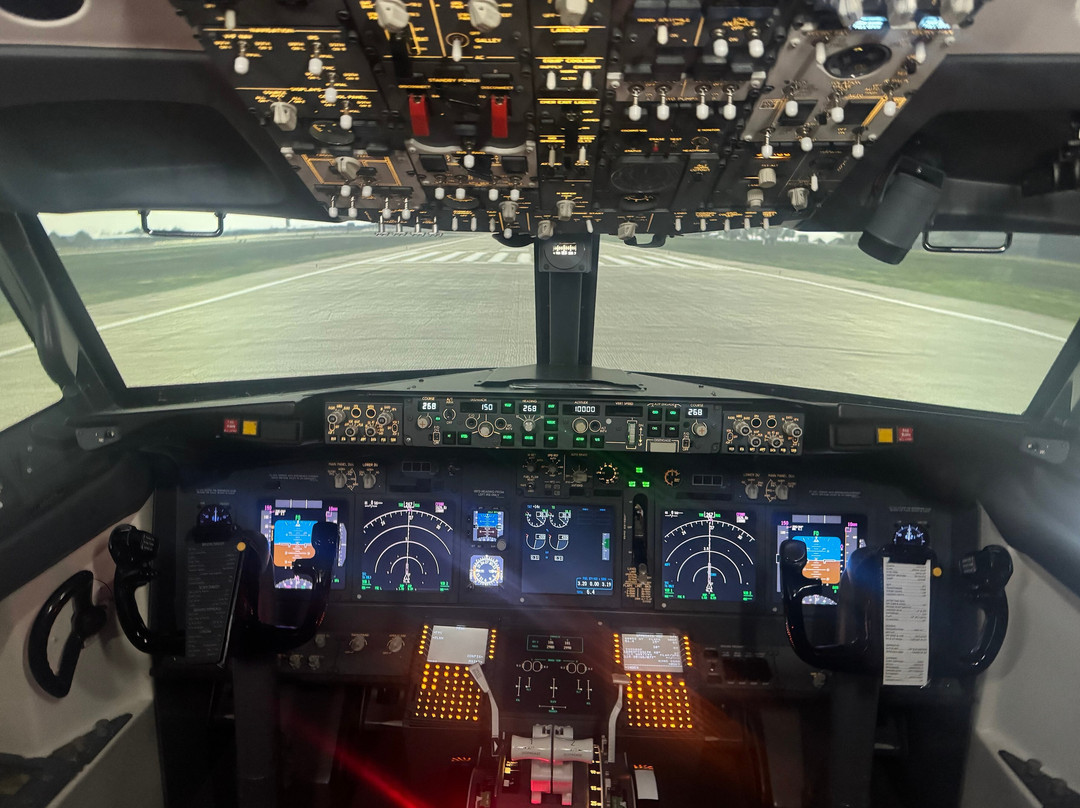 Aerospace Experience Flight Simulators-彼得伯勒必去景点