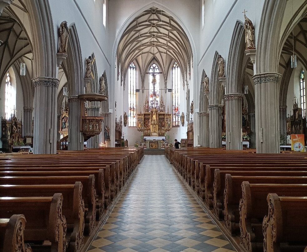 Stadtpfarrkirche St. Martin-考夫博伊伦市必去景点