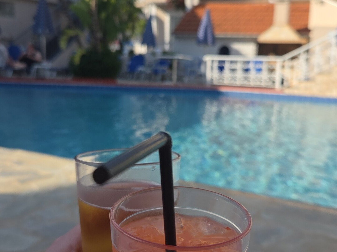 Planos Beach Hotel 海滩酒店主图