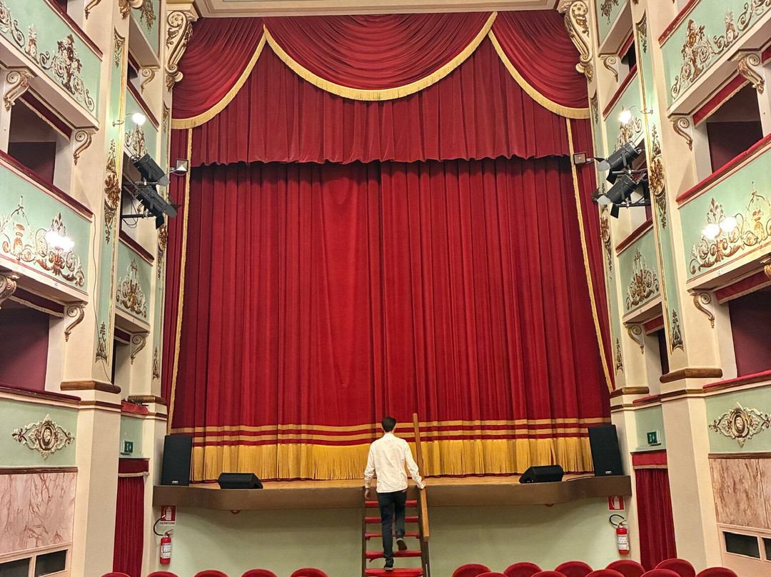 Teatro Serpente Aureo-Offida必去景点