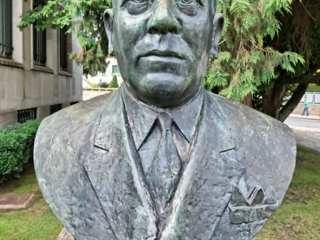 Busto de Álvaro Folhadela Marques