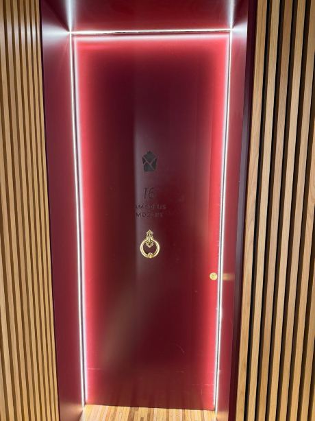 托雷尔前卫酒店-旅行者