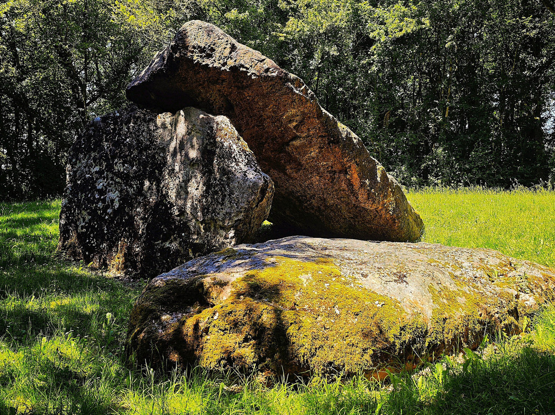 Dolmen Les Palets De Gargantua-Charnizay必去景点
