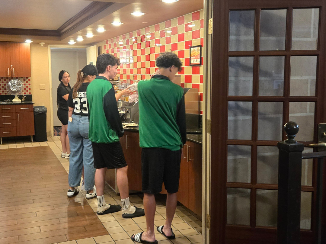 白熊镇贝斯特韦斯特优质酒店主图
