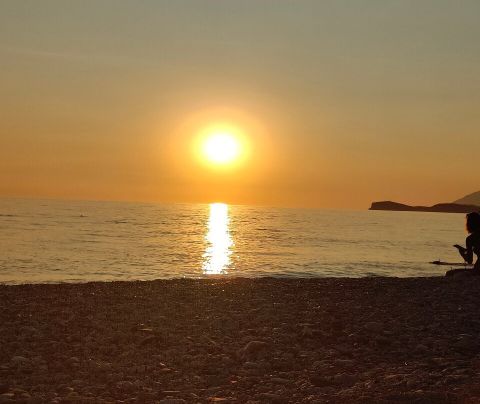 Buneci Beach-Piqeras必去景点