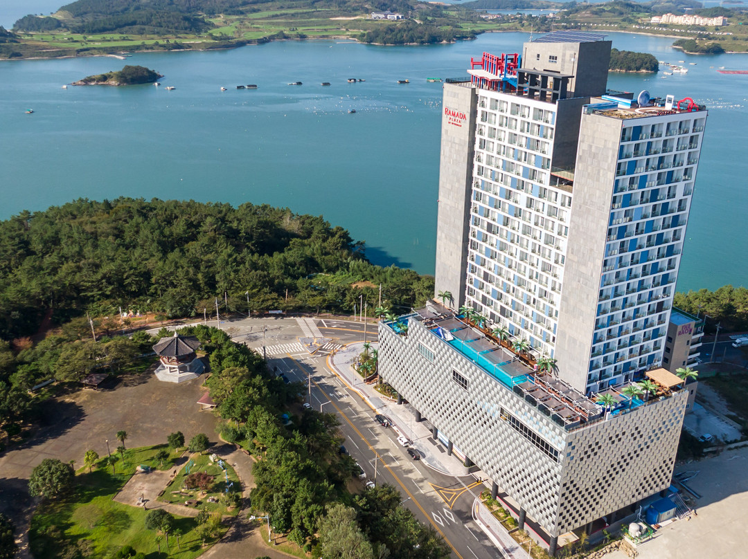 丽水突山华美达广场酒店主图