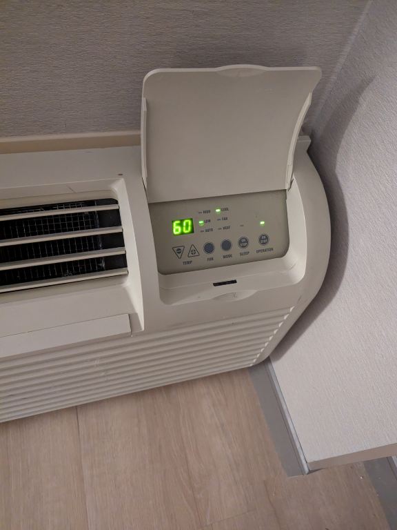 莱尔内珀维尔希尔顿逸林酒店-旅行者