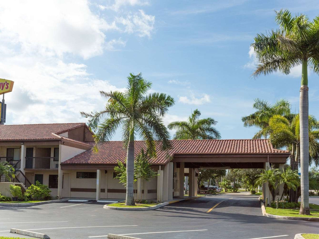 Super 8 by Wyndham Riviera Beach West Palm Beach