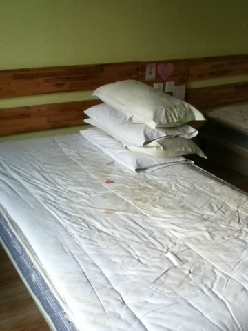 临安金狮100超市化宾馆临安店-客卧