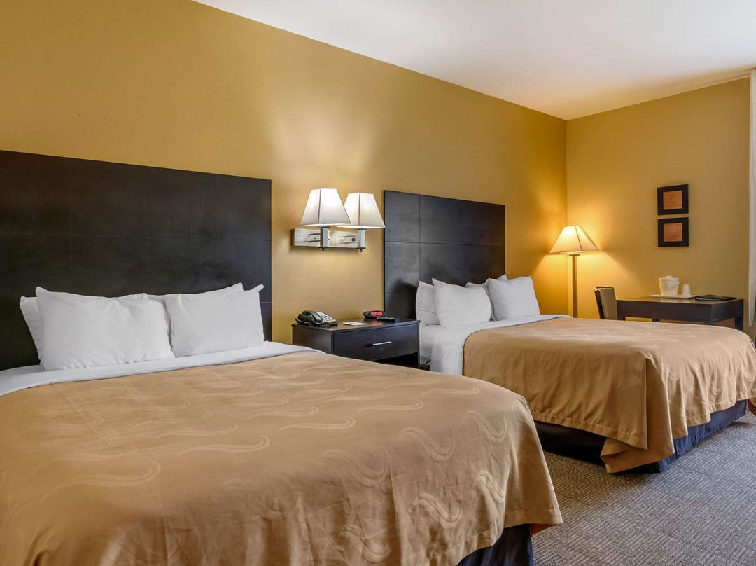 Quality Inn & Suites Lenexa Kansas City主图