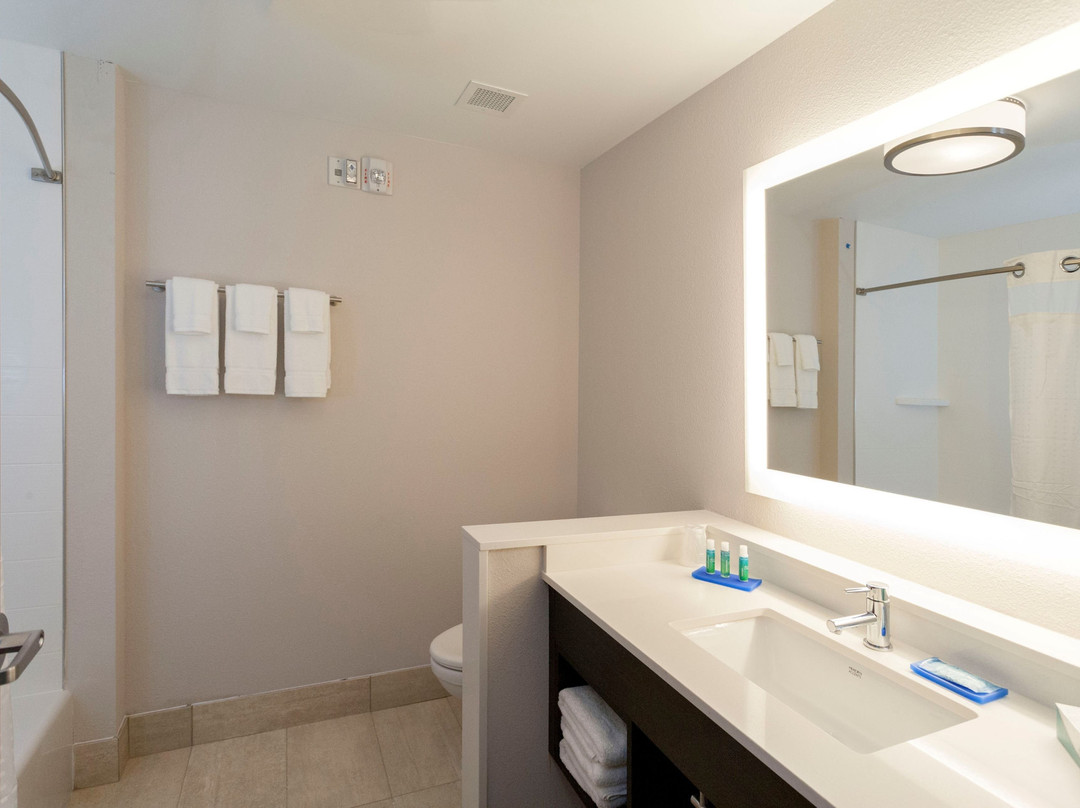 Holiday Inn Express & Suites Carlisle Southwest – I-81 By IHG主图